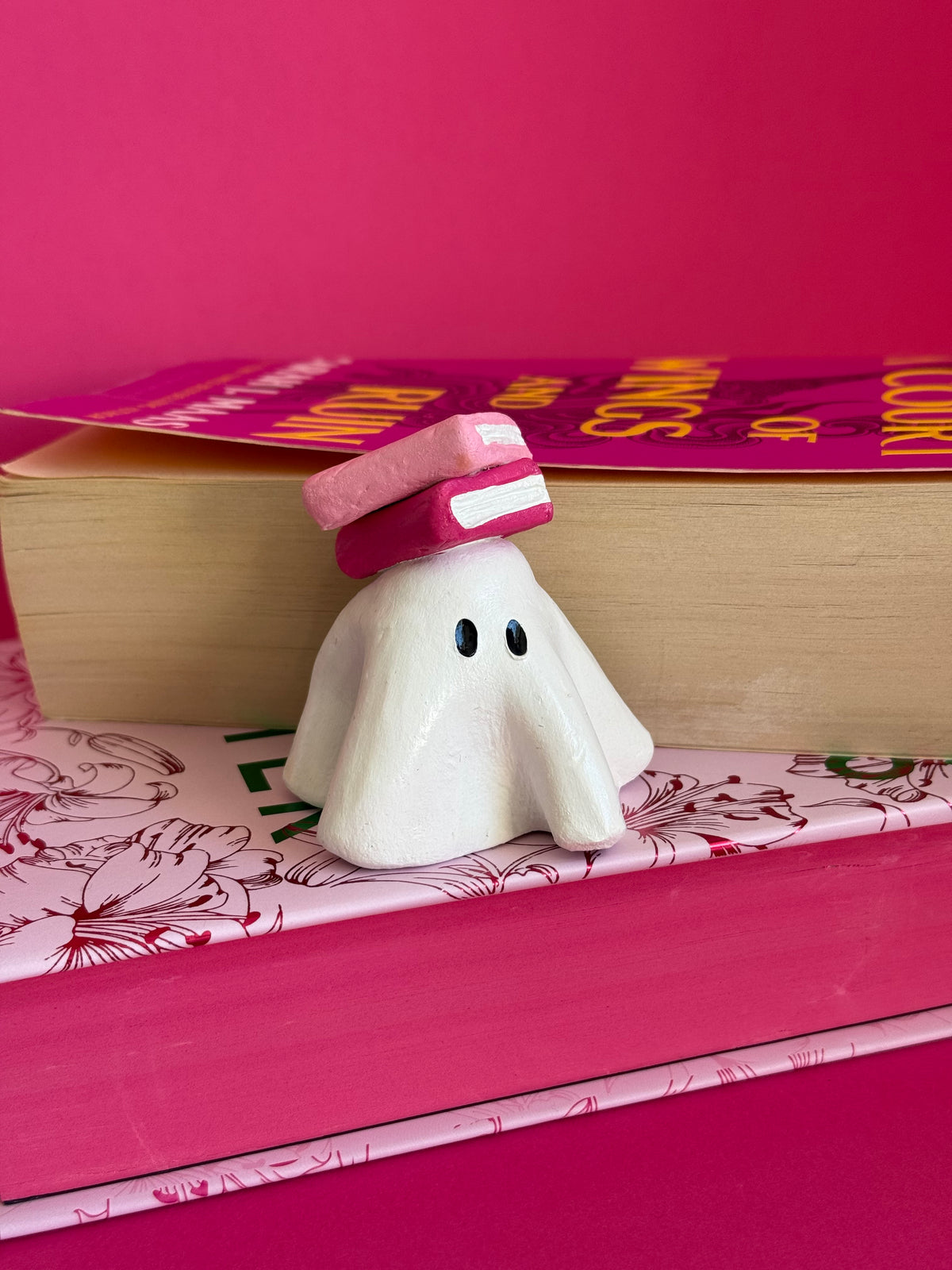 Reading Ghost Bookshelf Ornament