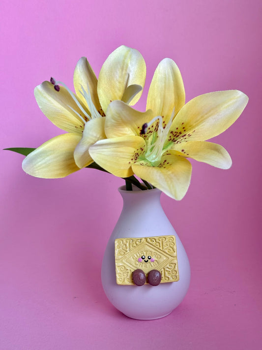 Custard Cream Biscuit Bud Vase