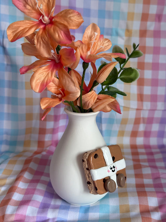 Hot Cross Bun BUDdy Vase