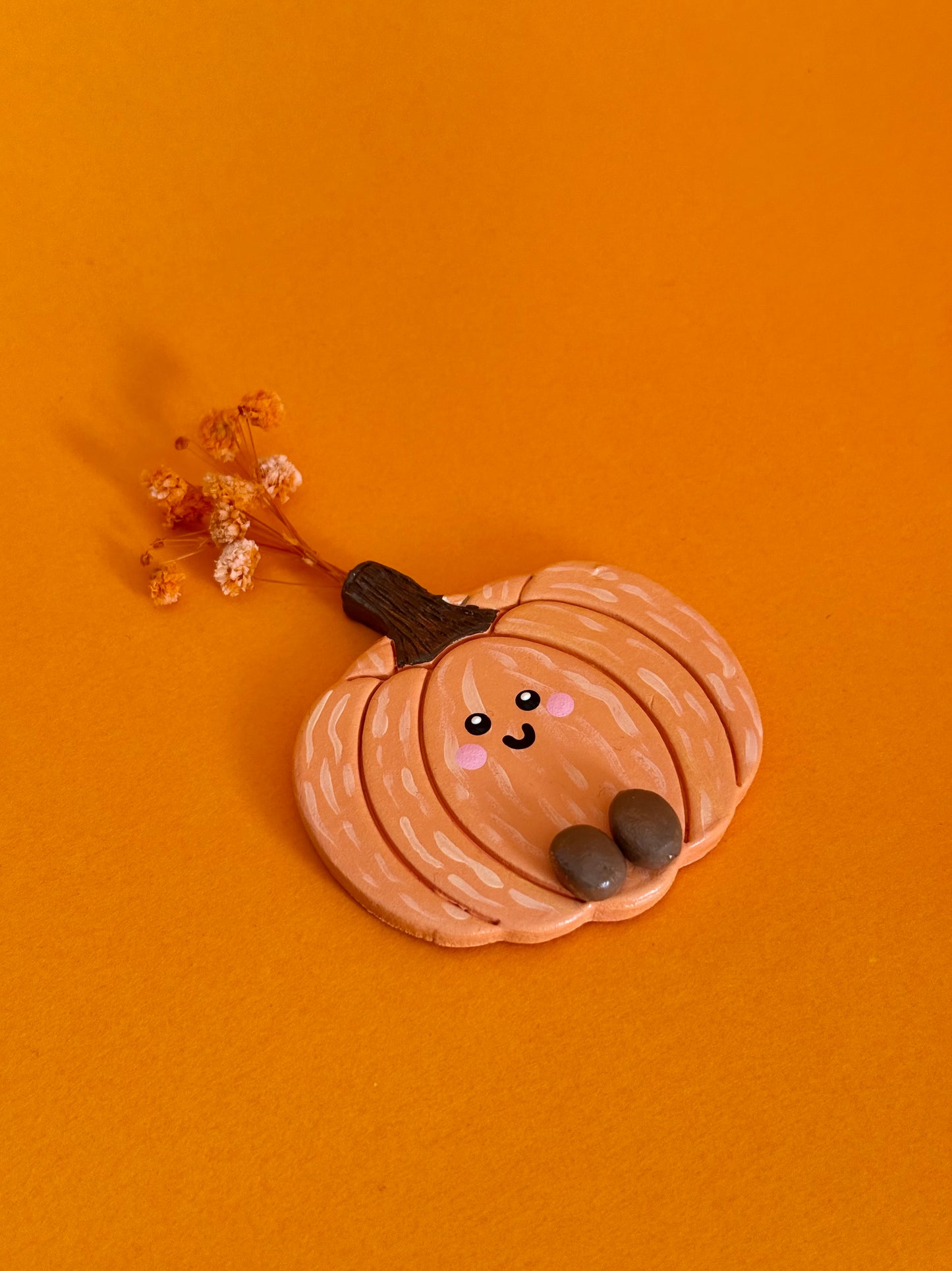 Pip Pumpkin Magnet with Dried Flowers