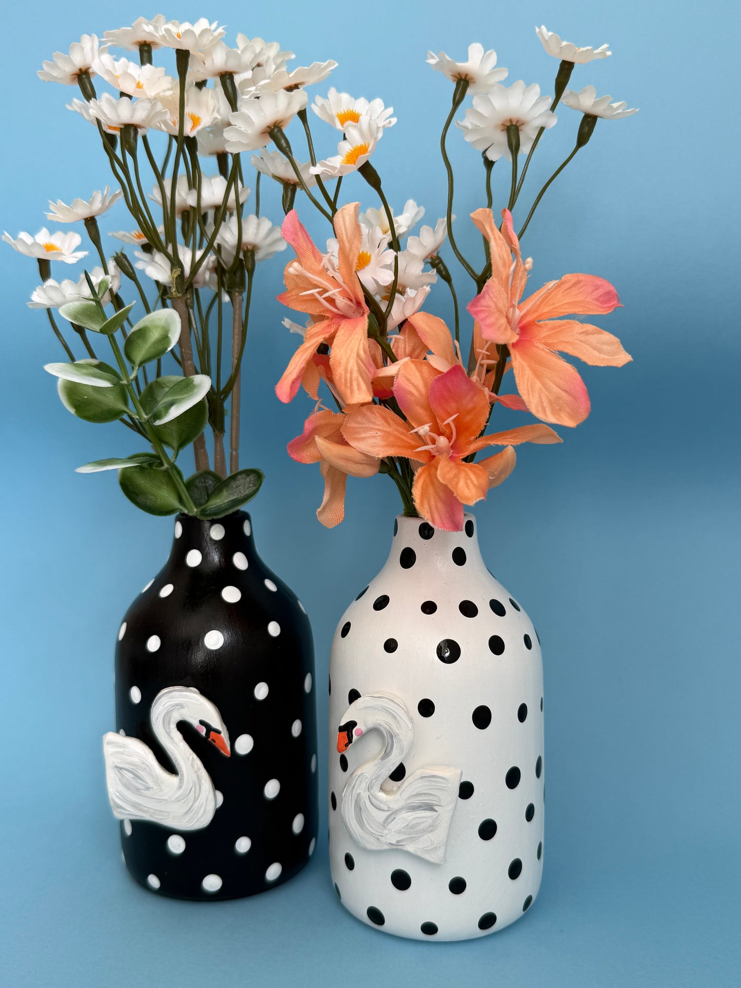Set of 2 Polka Dot Swan Vases