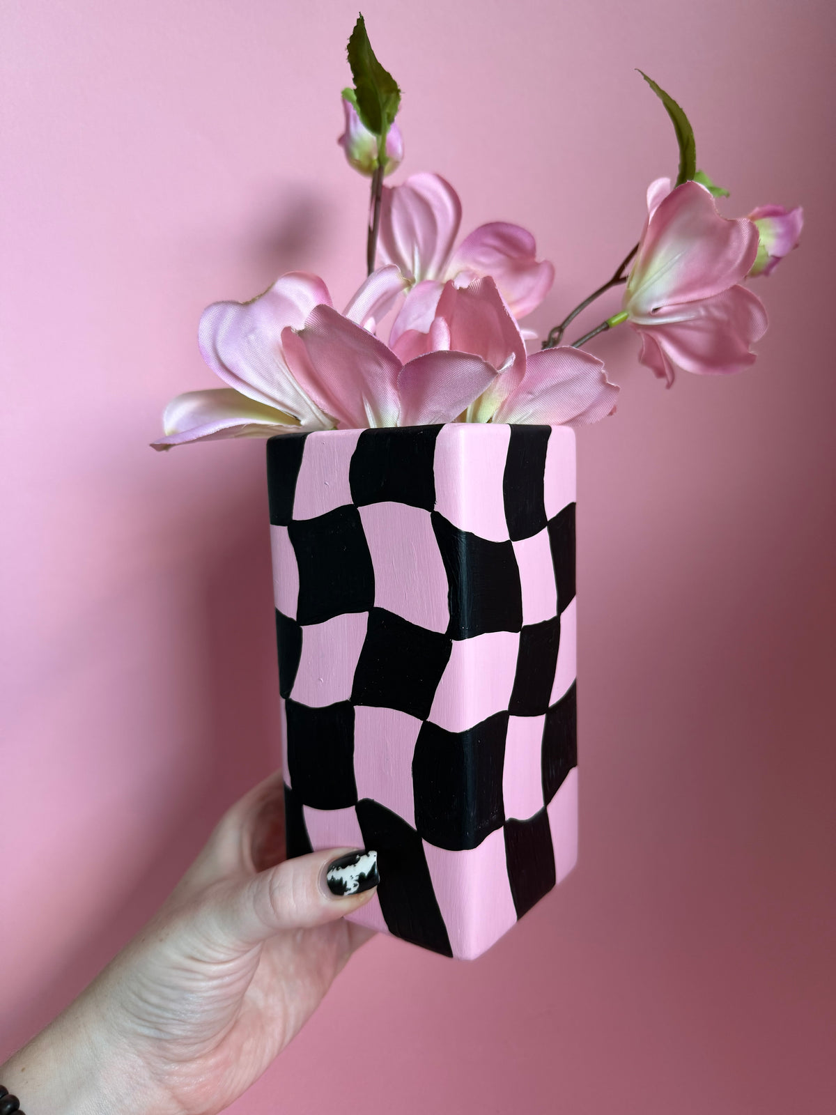 Pink & Black Wavy Checkered Ceramic Vase