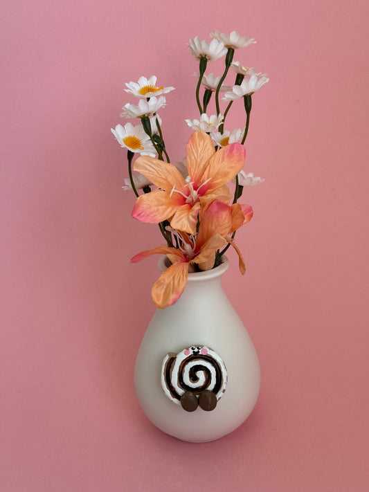 Cinnamon Roll Bun Buddy Vase