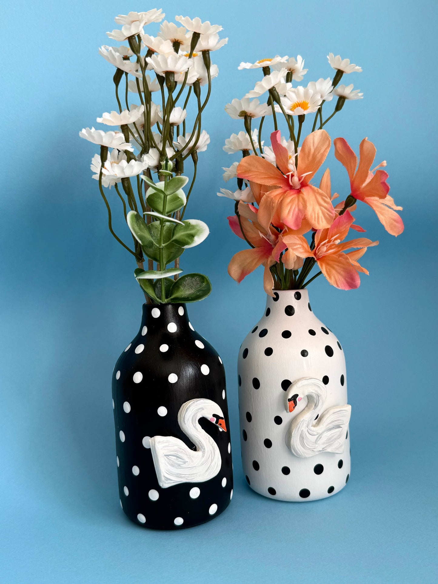 Set of 2 Polka Dot Swan Vases