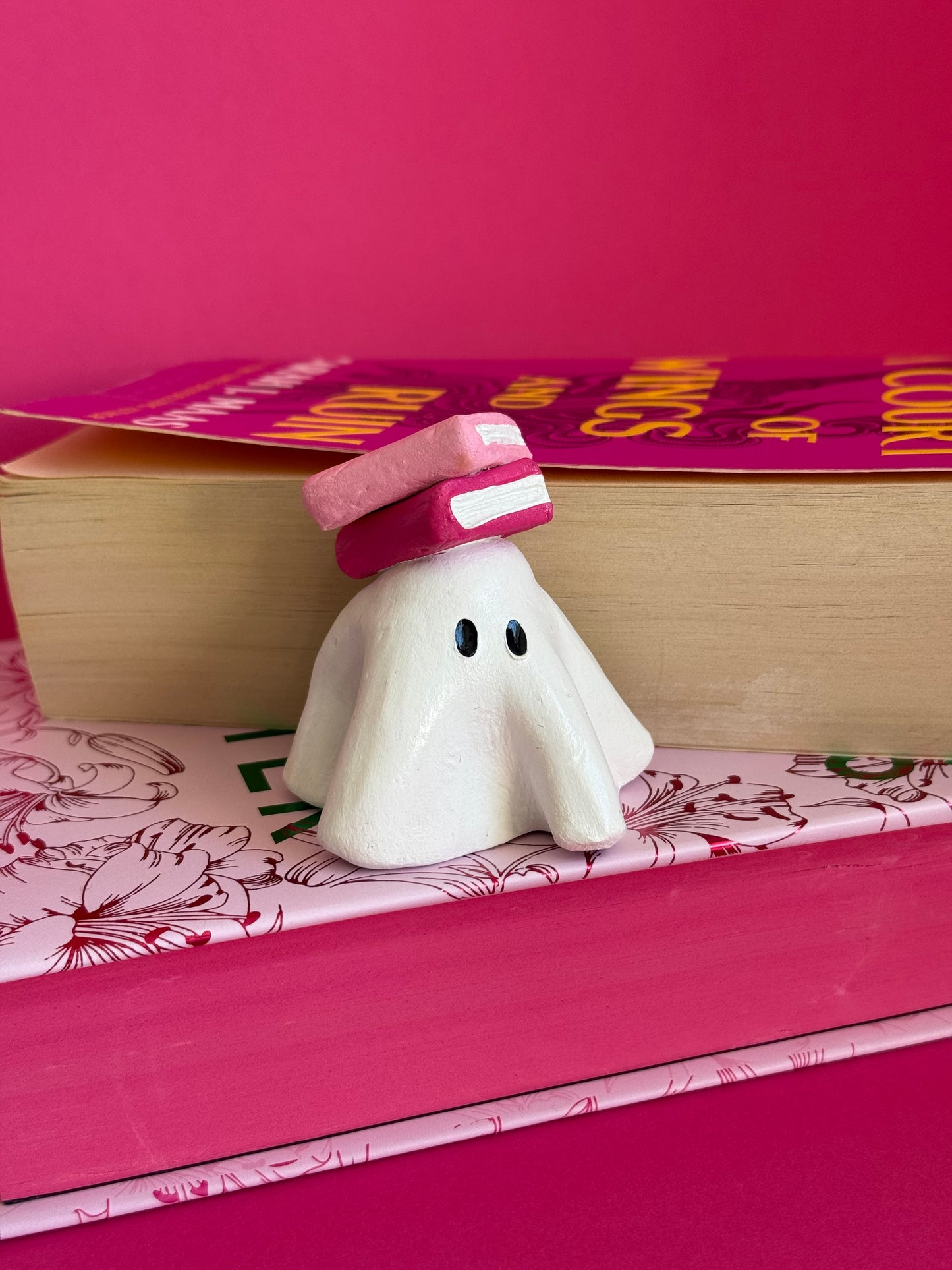 Reading Ghost Bookshelf Ornament